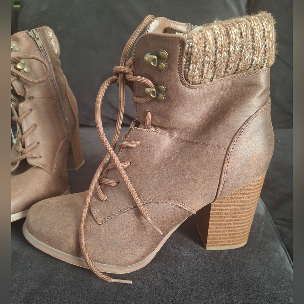 Xoxo,Brown Ankle Boots with Knit Cuff.Size 9